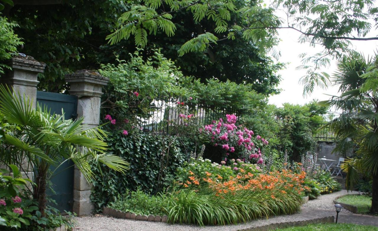 Maison De Mallast Montolieu Bagian luar foto