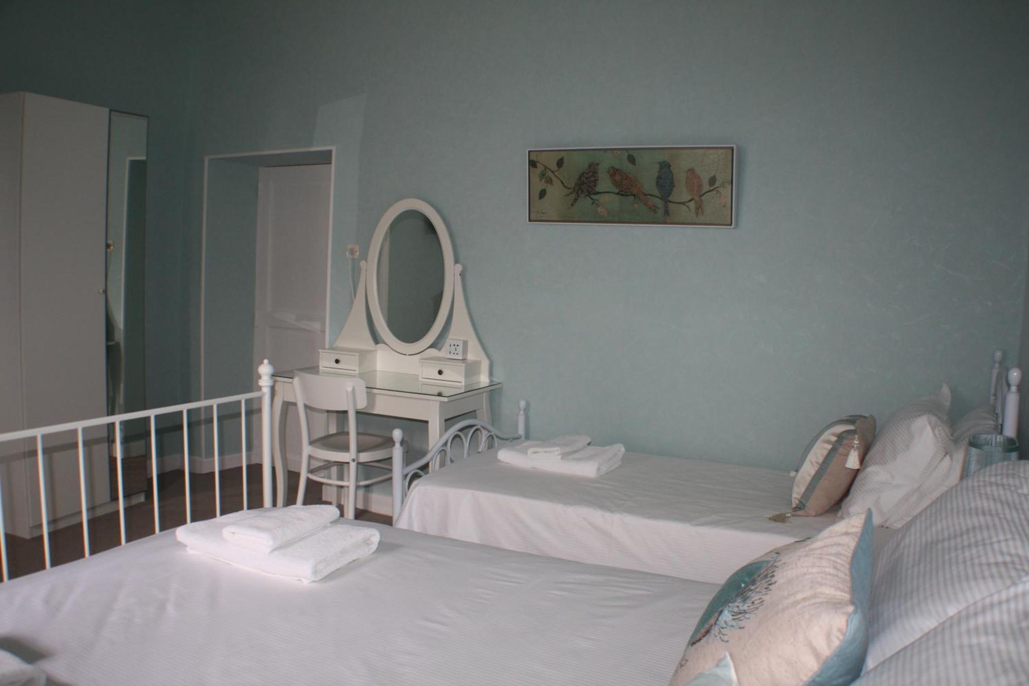 Maison De Mallast Montolieu Ruang foto