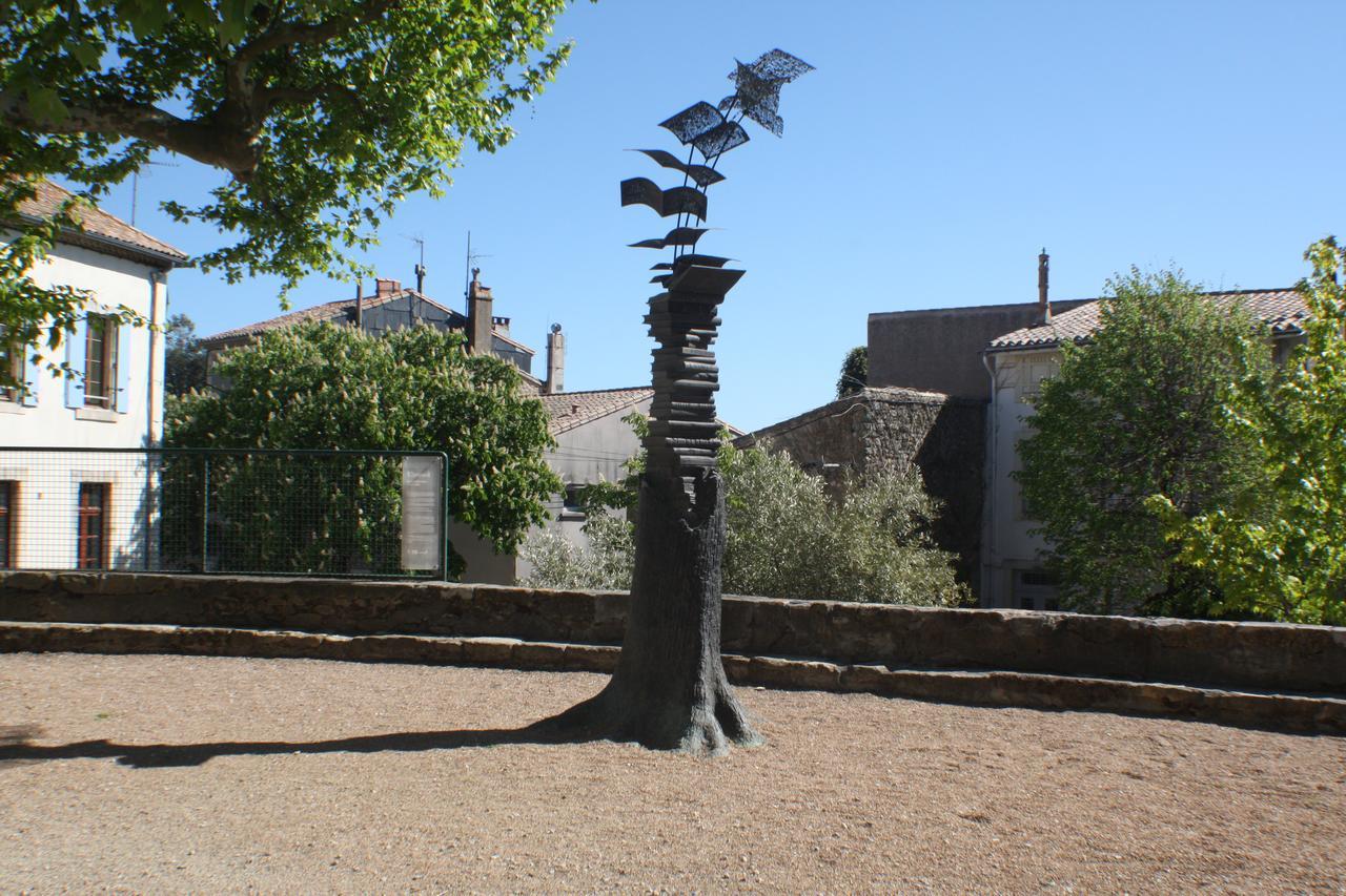 Maison De Mallast Montolieu Bagian luar foto