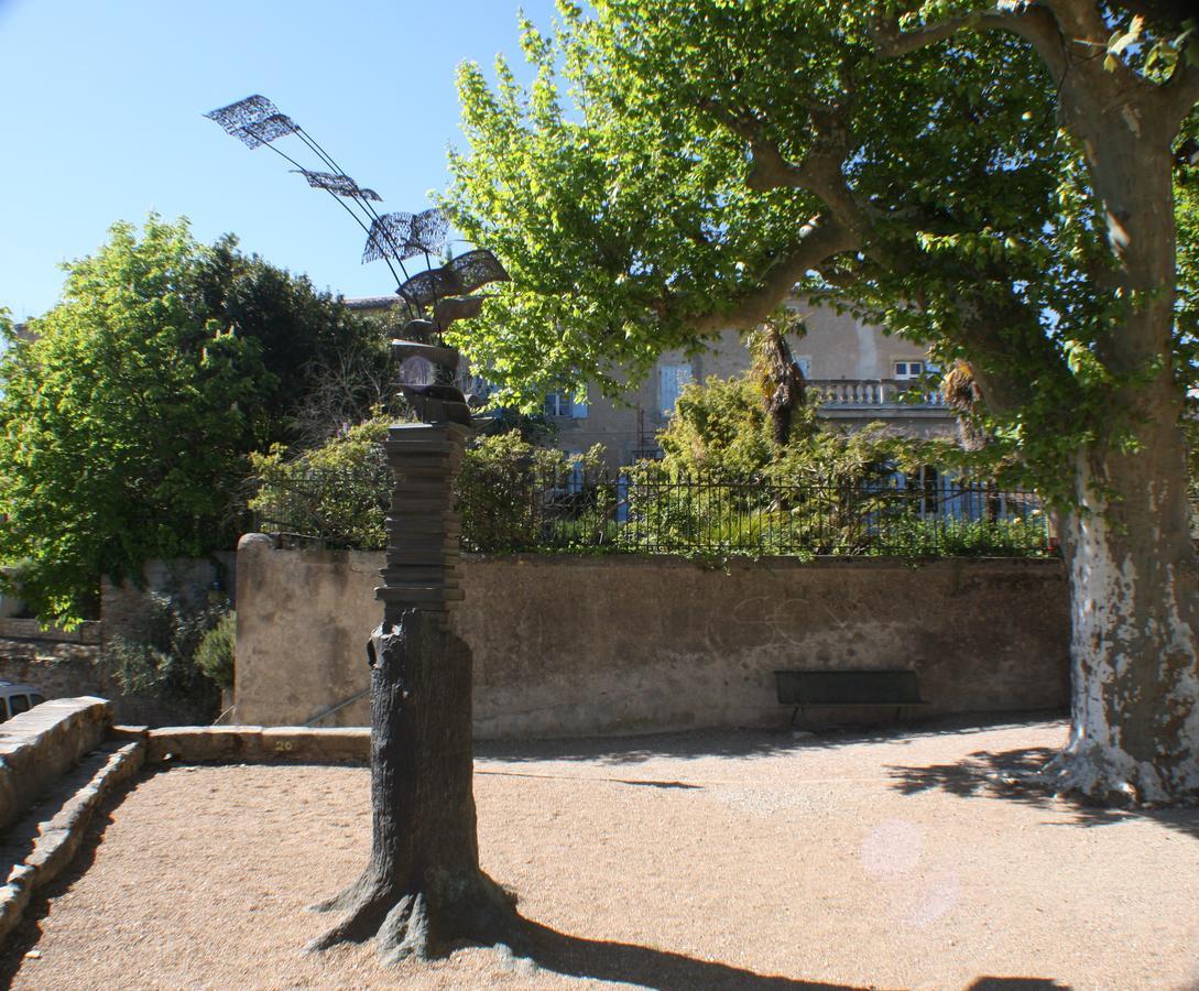 Maison De Mallast Montolieu Bagian luar foto