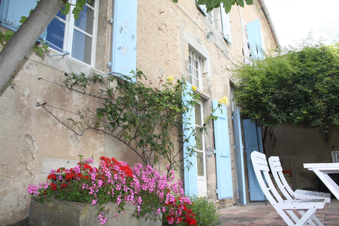Maison De Mallast Montolieu Bagian luar foto