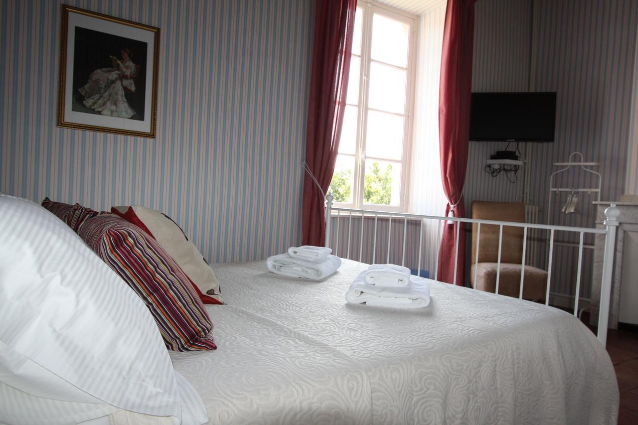 Maison De Mallast Montolieu Bagian luar foto