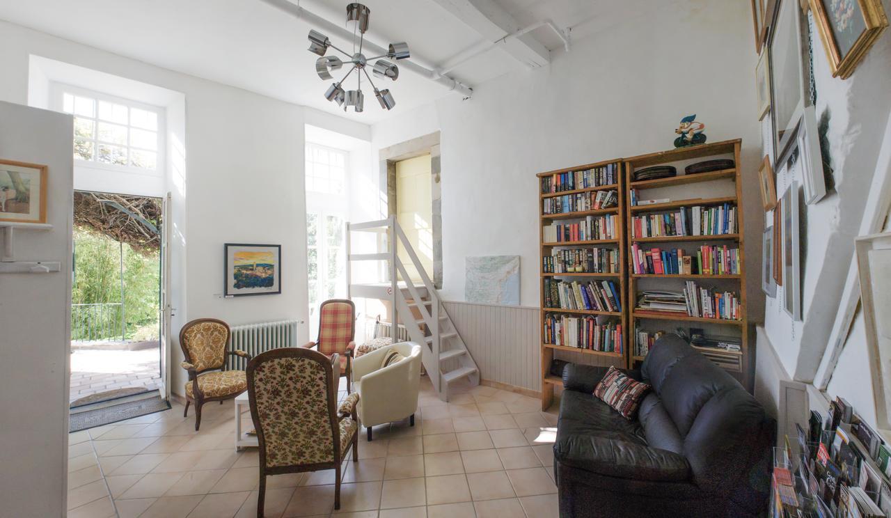 Maison De Mallast Montolieu Bagian luar foto