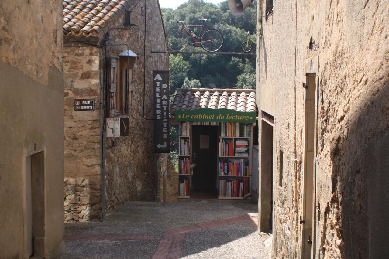 Maison De Mallast Montolieu Bagian luar foto