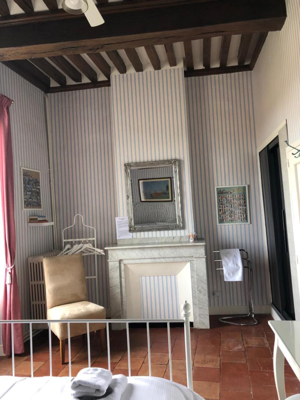 Maison De Mallast Montolieu Bagian luar foto